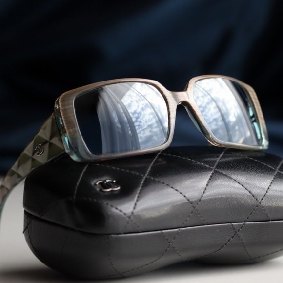 CHANEL 5045 Quilted Sunglasses with CC Logo - Picture 3 of 15